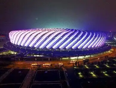 福州海峡奥体中心首次试亮灯 成海西标志性名片