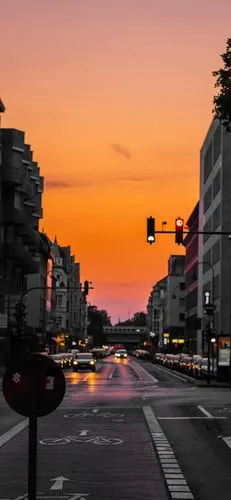 夕阳下的城市很美