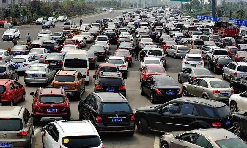 五一出行高峰,塞车不塞心