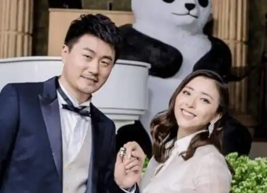 黄小蕾结婚的时候还请了张国立当证婚人,也是非常厉害了!