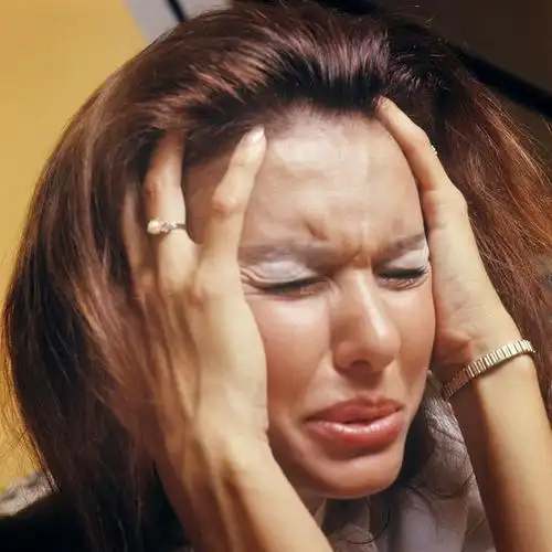 很多青中年朋友,每到下午或傍晚的时候就出现头晕脑胀,头部像是被一个