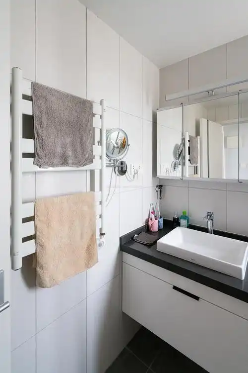2022简约现代卫生间毛巾架安装位置装修效果图片