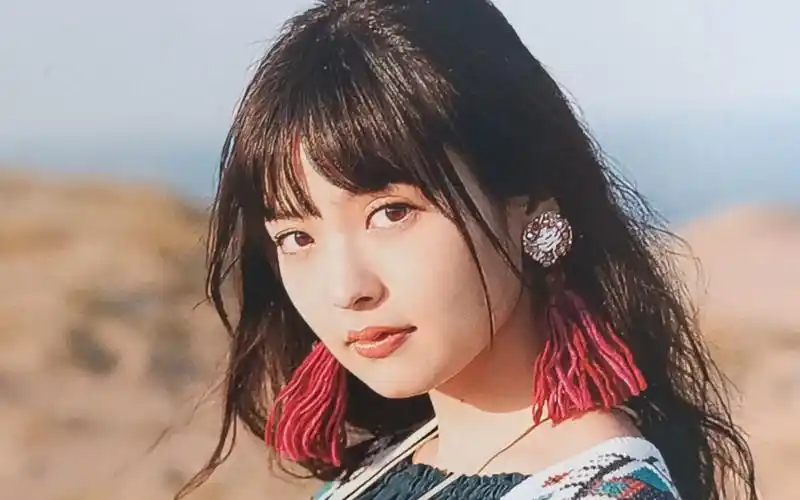 《上坂堇旅游写真集》天闻角川10块钱的写真集