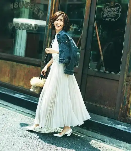 长裙子配什么鞋子(小个子也能穿长裙,只要配对这几双"鞋子"就行,好看