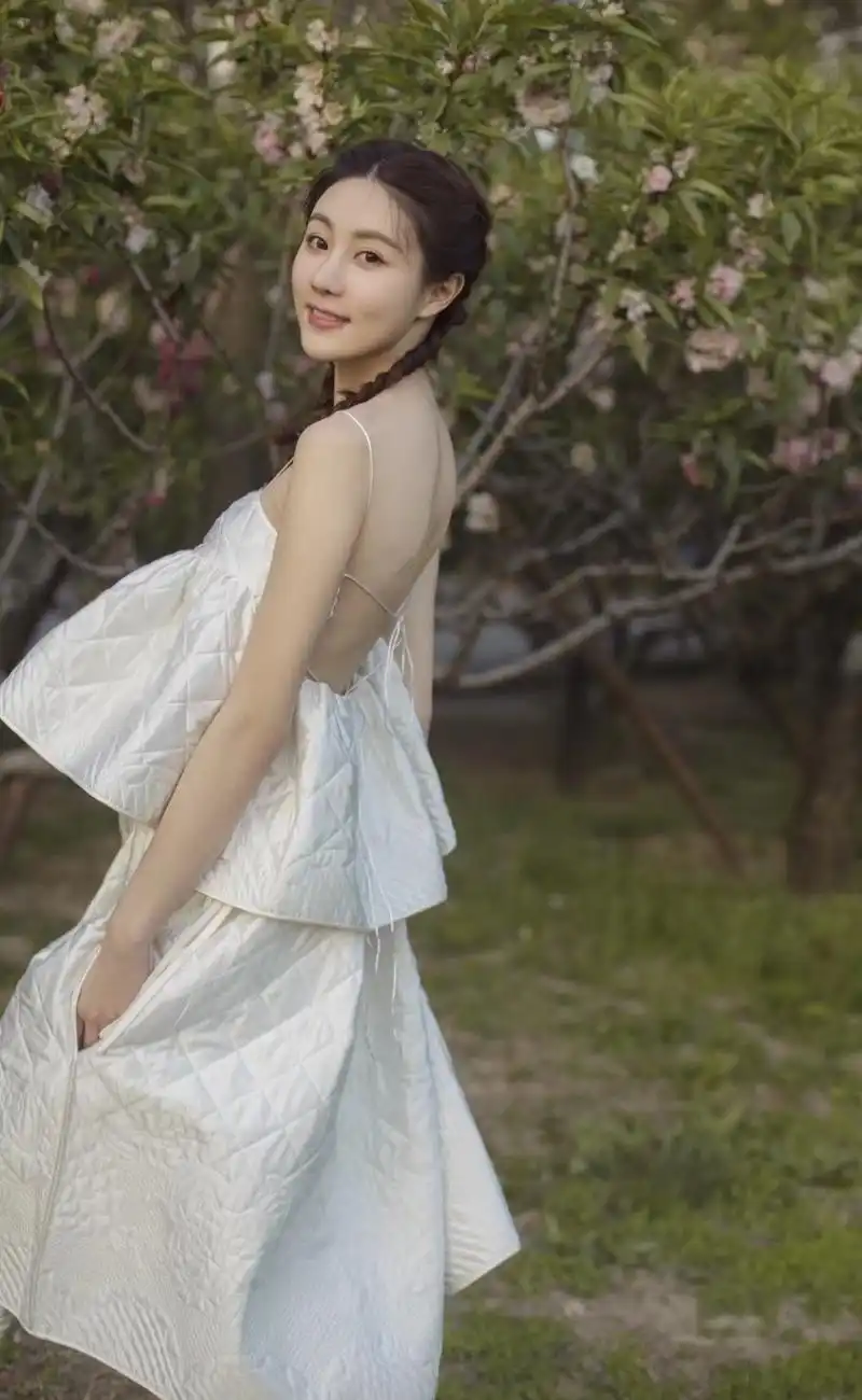 美女校花(王子怡)