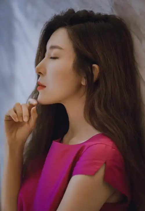 张棪琰紫裙性感美艳写真图片46