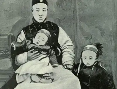 38岁,这种年纪,在封建社会里,当爷爷都有可能,况且出生皇家,儿子少了