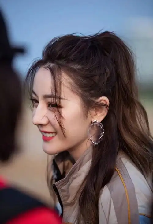 迪丽热巴的龙须刘海适合她吗?_友友