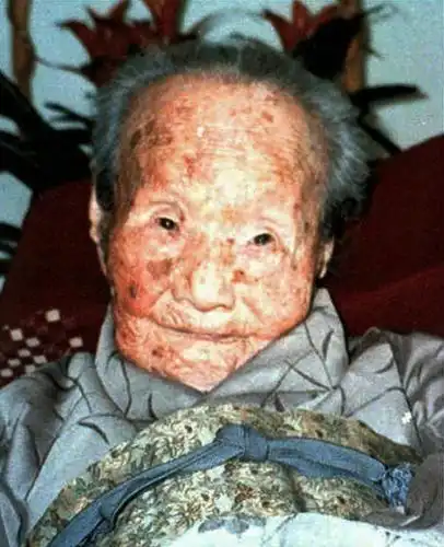 为迫使日本尽快投降,1945年8月6日和9日,美军向日本的广岛和长崎各