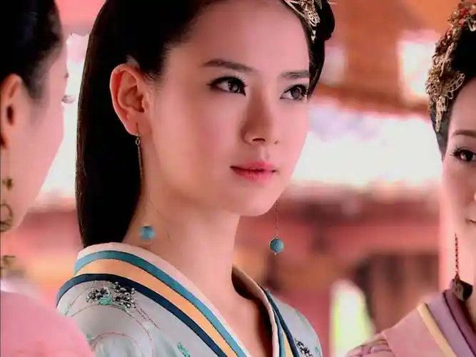 《美人心计》中扮演了馆陶公主,第一次觉得戚薇漂亮,是在2007年的某期