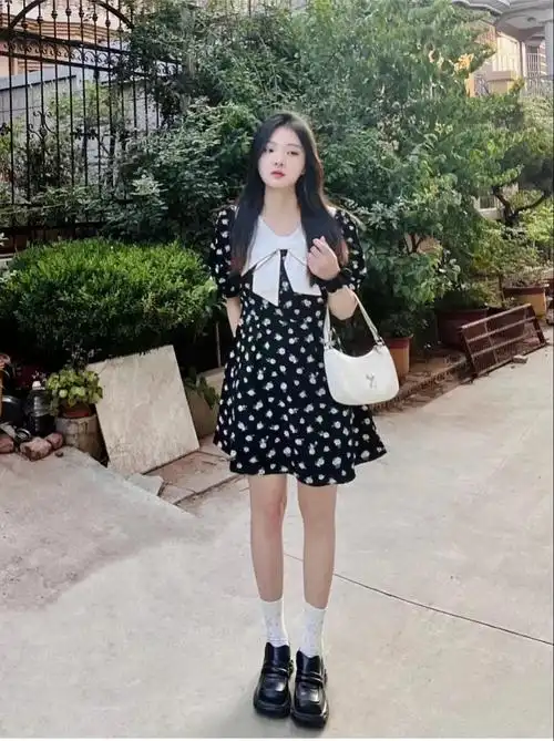 小知识:碎花裙搭配什么鞋子好(今年碎花裙子搭配什么鞋好看)-图3