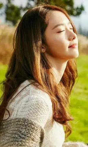 林允儿,1990年5月30日出生于韩国首尔,是韩国演员,歌手,主持人.