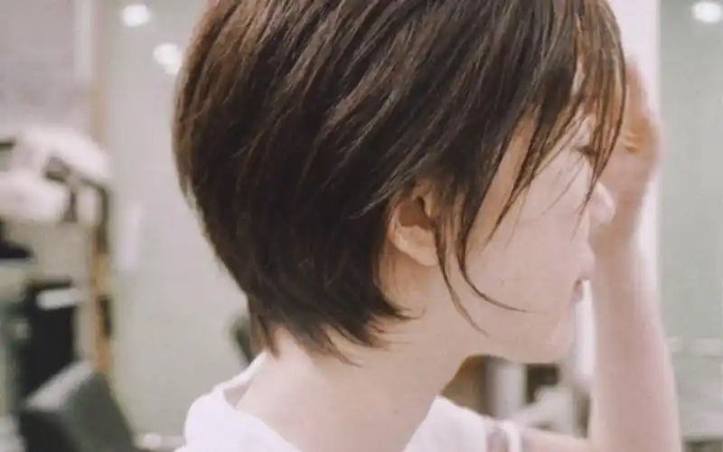 短发分享93沙发99精致侧颜 减龄短发99