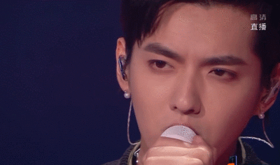 现在的吴亦凡也瘦回来了,但是也真的回不去了,他只是吴亦凡,不是以前