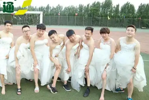 毕业照上全是男生太遗憾?强行"男变女"穿婚纱,画面太美不敢看