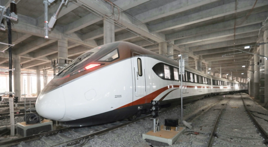 广州地铁十八号线完成首次"上路"高速热滑试验