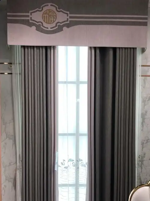 棉麻面料窗帘含棉量45%,遮光效果85%以上,克重1250克,适用客厅卧室