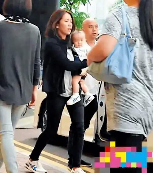 黎明女儿随他很漂亮,老婆素颜很普通,颜值气质没哪比得上乐基儿