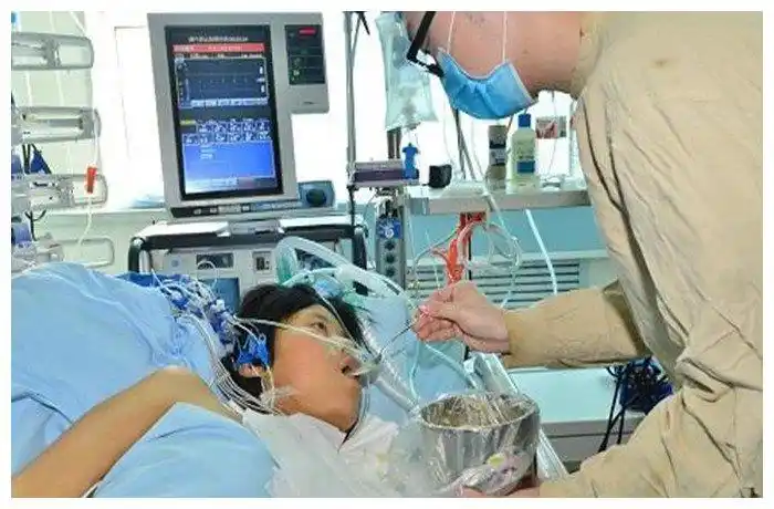 先天性心脏病女孩,当年成功移植狒狒心脏,后来变成什么样了?