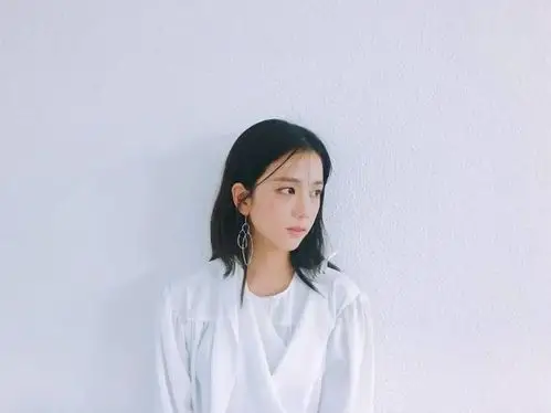 金智秀jisoo白衣秀干练纯洁