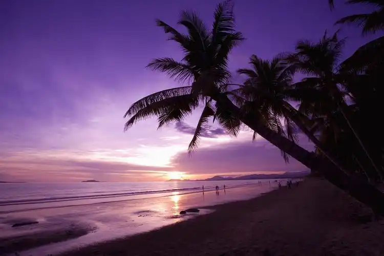 p>蜈支洲岛坐落在海南省 a target="_blank" href="/item/三亚市