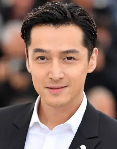 胡歌超近距离生图曝光,胡茬清晰可见,网友:"李逍遥"更帅了!