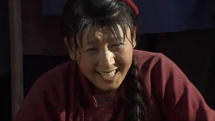 闯关东前传:姑娘干活麻利,凭一己之力,把八个老爷们打趴下