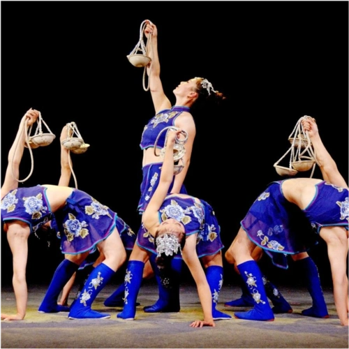 中国杂技亮相日本长崎, 高难度动作让日本人不可思议, 现场尖叫不断