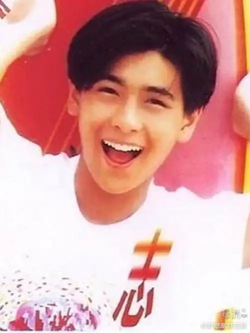 林志颖迷之操作深夜发儿时照片称牙齿很健康引发网友各种讨论