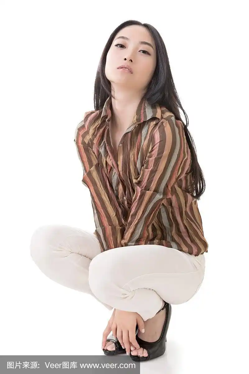 性感亚洲美女蹲下姿势