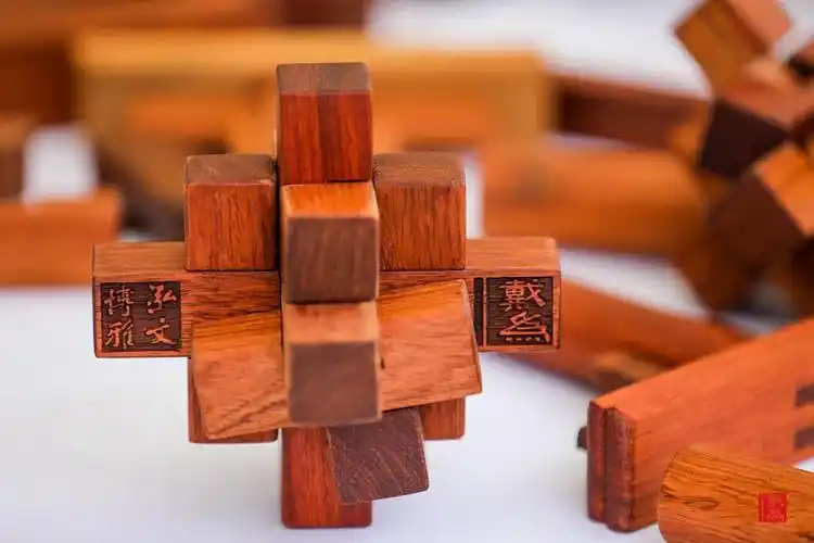 手把手教您装搭鲁班锁,哪有什么轻而易举,不过是知道了方法