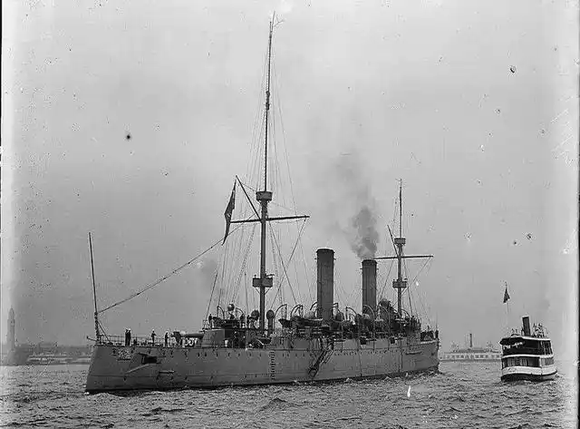 北洋水师,也叫北洋舰队,是晚清洋务派建立的中国第一支现代化海军舰队