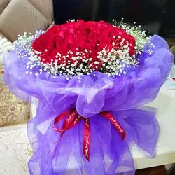 100朵红玫瑰满天星,幸福的钟声