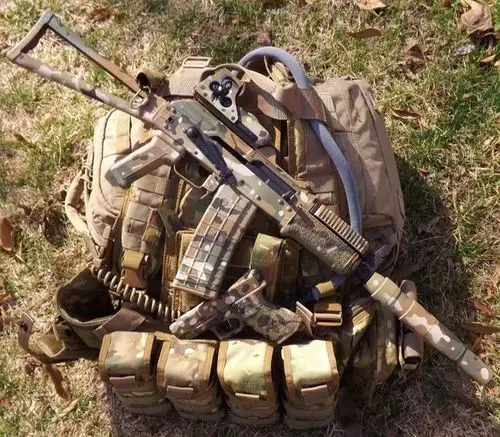 来自krinkov aks-74u multicam | guns / military / badassery
