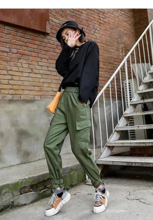 卫衣搭配工装裤休闲时尚又酷帅活力满满