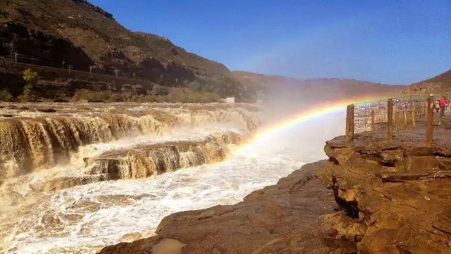 吉县 壶口瀑布 黄色三