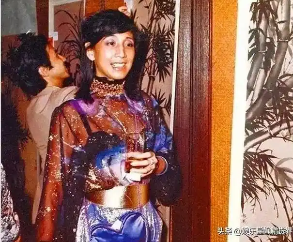 何鸿燊与原配黎婉华膝下共有三女一子,何超英跟胞弟何猷光感情深厚,被