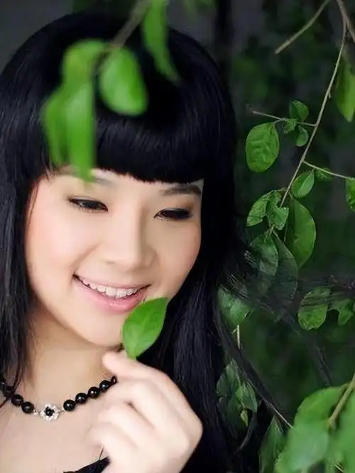 回顾盲人歌手刘赛的母亲坚决不要二胎坚信女儿跟正常人一样