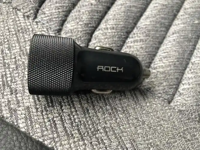 洛克(rock)车载充电器一拖二点烟器车充快充2.