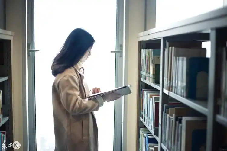 她经常到四川图书馆读书,读出了气质,被网友称为书香气质女孩