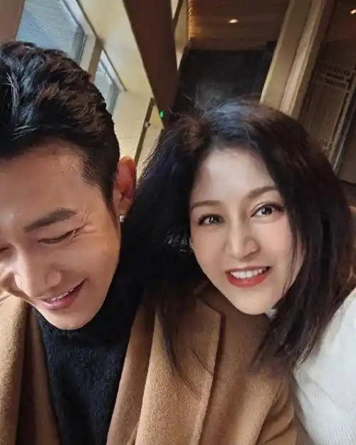 陆毅鲍蕾贴贴照!