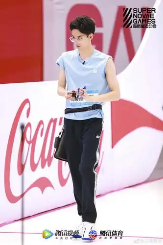 英年早婚周峻纬95的综艺咖