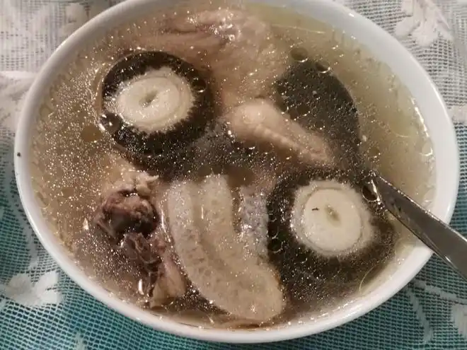 人间至味是清欢～～野生菌季节吃竹荪蛋炖鸡汤的做法