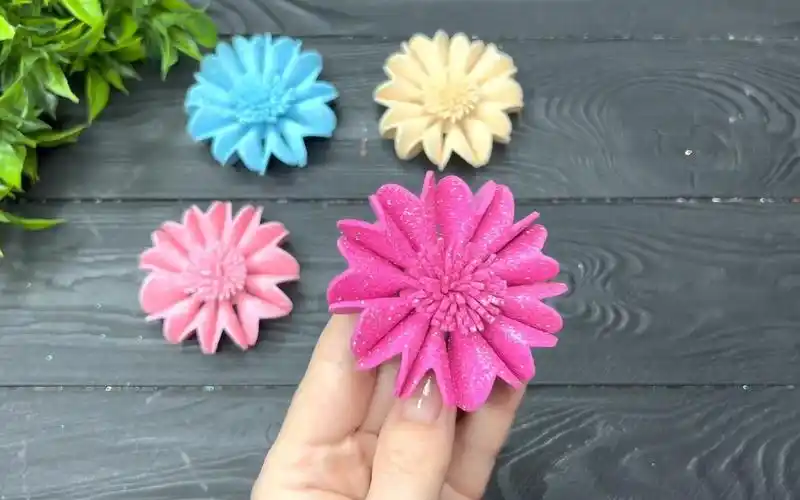 手工花教程|用eva泡沫纸做一朵超漂亮的小花,人见人爱