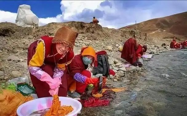 中国尼姑岛:生活着2万尼姑,遵守348条戒规,天黑实行特殊戒律