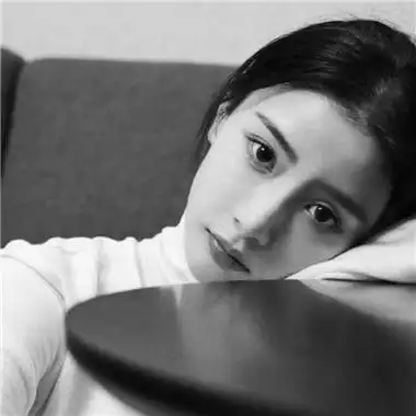 ins风高级感黑白系列女生头像图片 高清小众很有质感的微信女头_女生