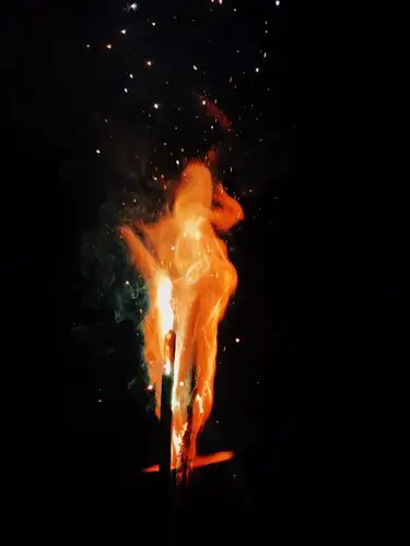 烟火,一把黑夜里的闪耀小火苗