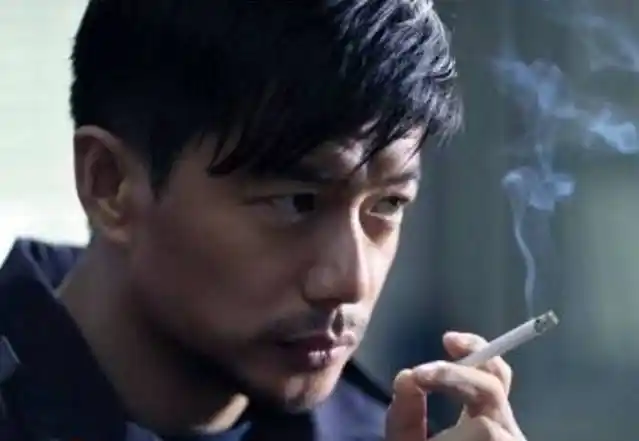 梁朝伟,一个动作,一个眼神,都是戏.