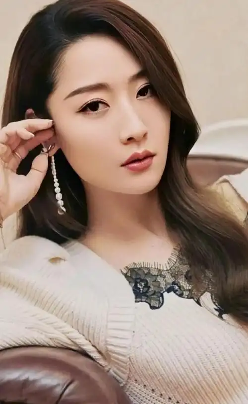 白冰高清魅力写真,惊艳迷人!__财经头条