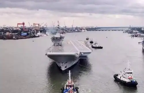 印度国产航母出发进行首次海试此前经历数次推迟